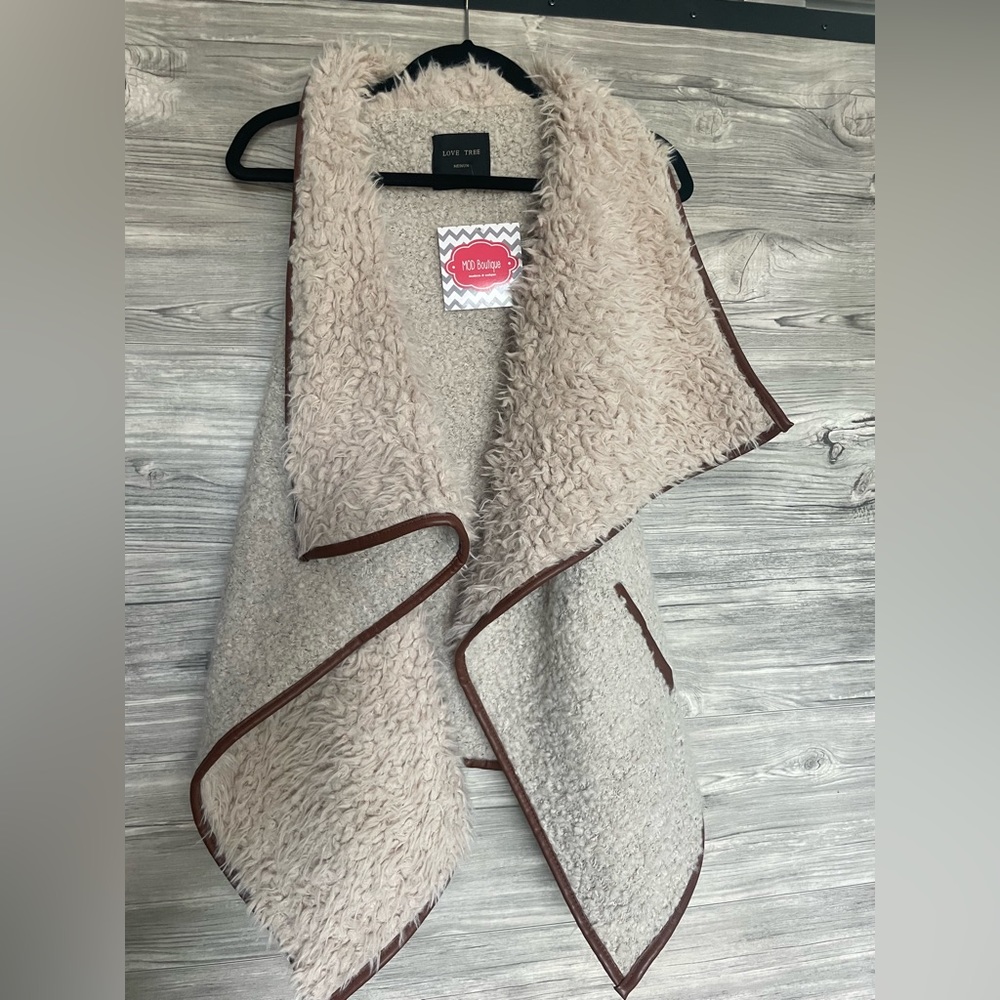 Love Tree Women’s Wool Sherpa Vest Medium Faux Leather Trim